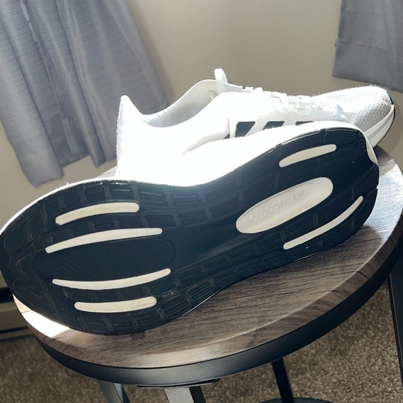 Women’s Adidas running cloud foam shoes - Picture 2 of 4